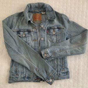 Levi Strauss vintage jean jacket, size extra small.